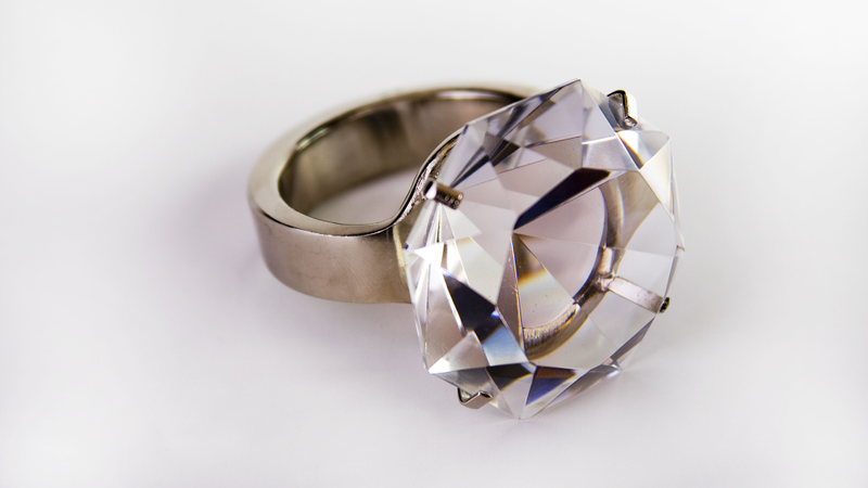 Illustration for article titled How to Tell Real Diamonds From Fake
